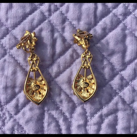 Joan Rivers Vintage coral enamel flower clip earrings - Picture 5 of 5